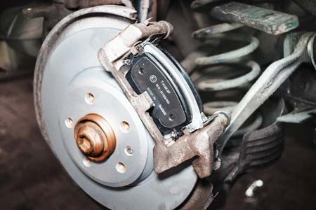 Замена тормозных колодок и дисков VW SHARAN в Симферополе